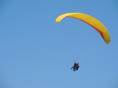 Salto en paracaídas en Celaya fotos a dos cámaras