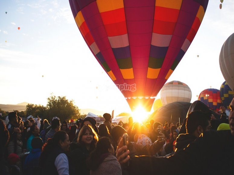 Presenciando el-despegue de los globos en el festival