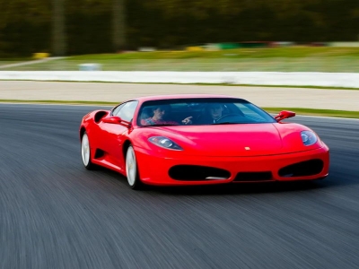 Manejar Ferrari F430 por carretera Brunele, 11km