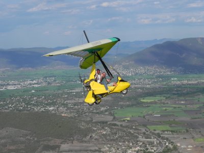 Vuelo Gaviota sobre el lago de Tequesquitengo
