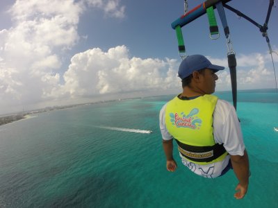 Parasailing, vuelo a 80 metros,Cancún