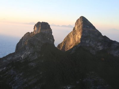Vuelo privado sobre montaña + Comida 4 personas