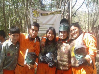 Paquete básico 100 balas en campo de woodsball