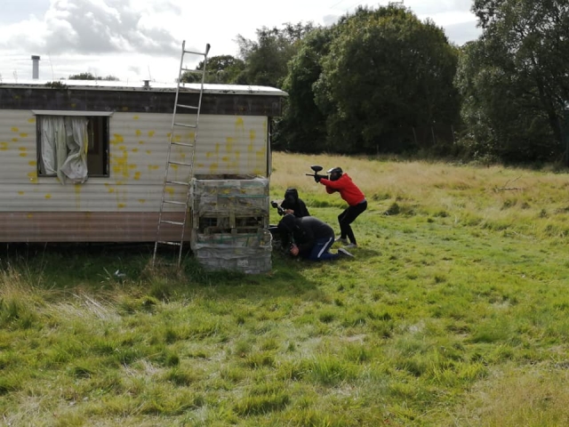  Escóndele y dispara 