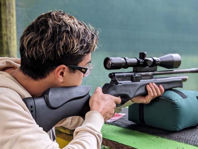  Jalo con rifle 