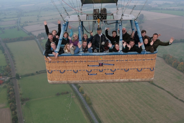  La familia está en el aire