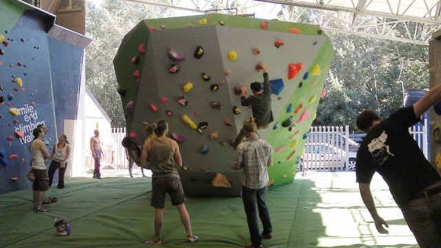  ¡La escalada es ideal para grupos de amigos! 
