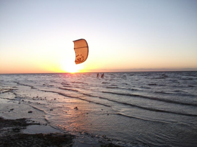  Kitesurf al atardecer 