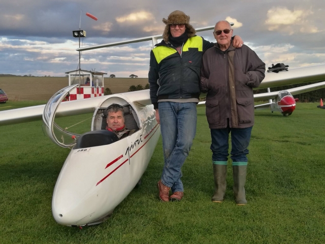  ¡Felicitaciones por ese vuelo en solitario con Welland Gliding Club! 