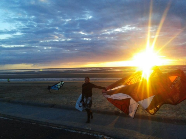  Nada mejor que el kitesurf con esta vista 