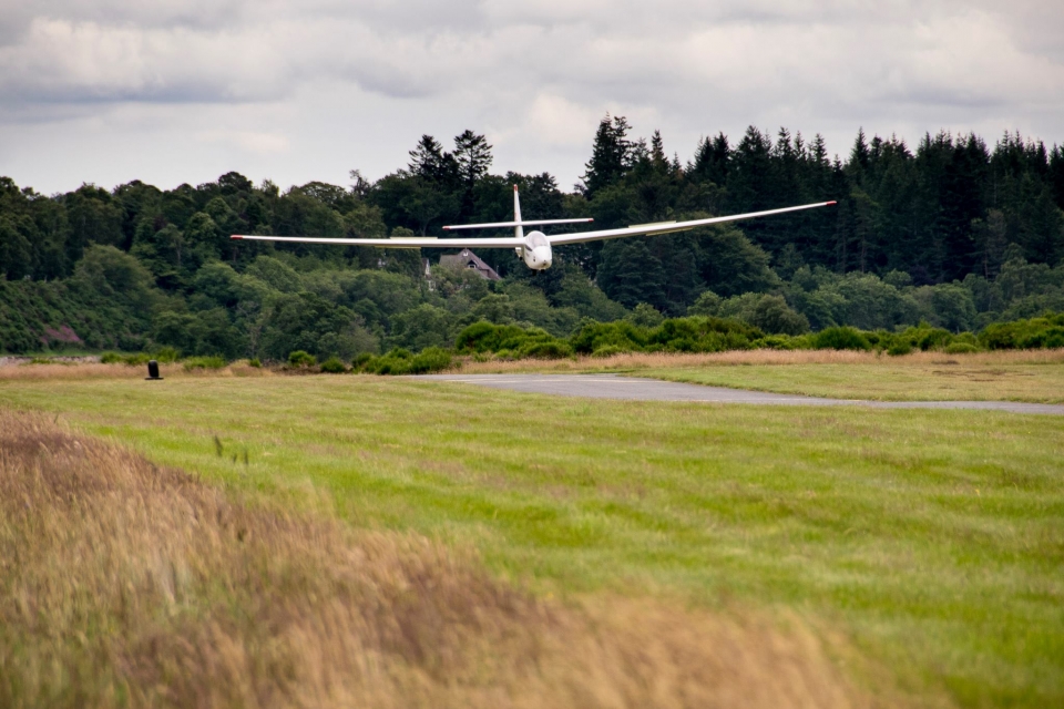  ¡Aterrizaje seguro en Deeside Gliding Club! 