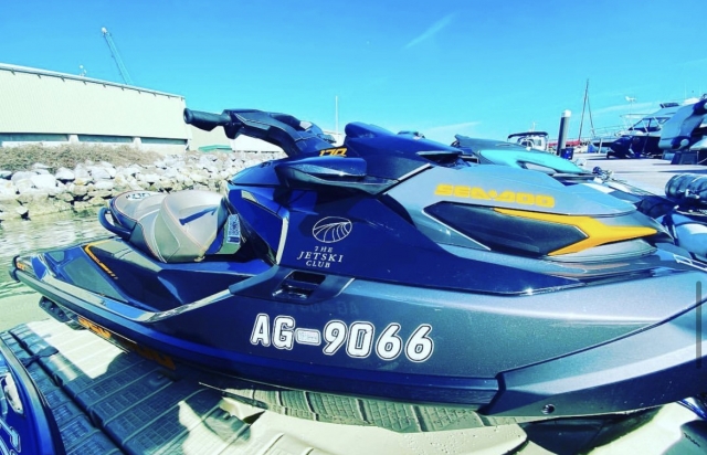 Súbele a nuestras jet skis 