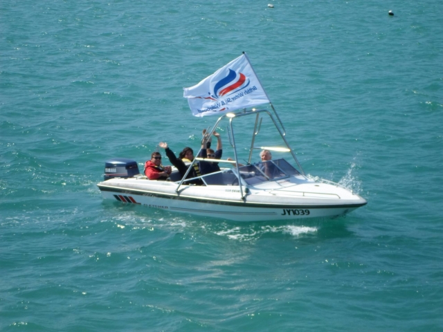  Nuestra lancha rápida que jala de wakeboarders 