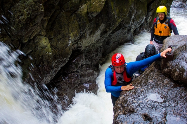  Caminar por el desfiladero es divertido 