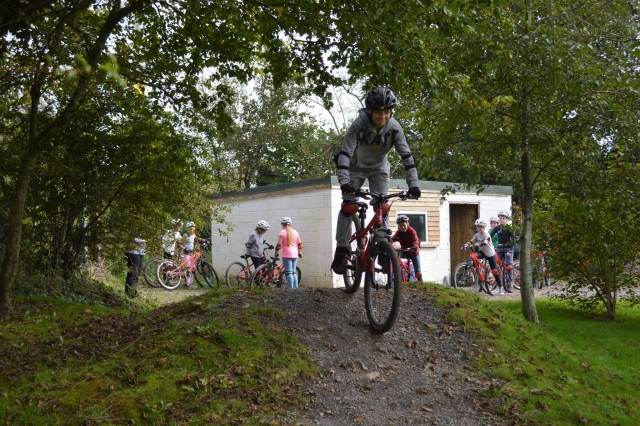  Tener una sesión de ciclismo de montaña
