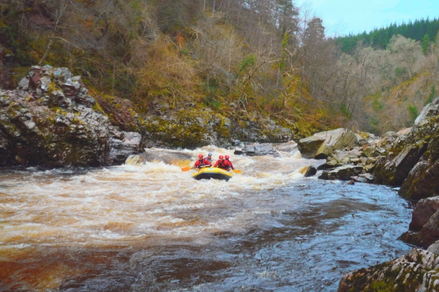  Rafting en aguas bravas