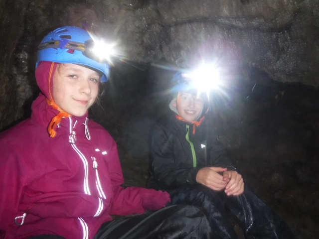  Espeleología con amigos 