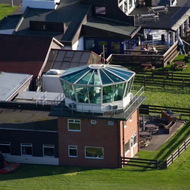  ¡Visile Wycombe Air Center hoy! 