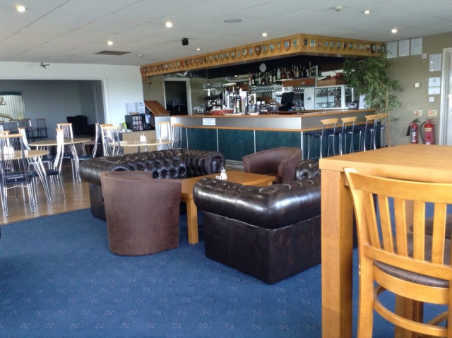  The Aviator Bar en Suéter Aero Club 