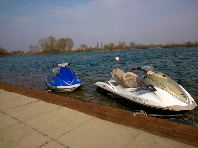  Tenemos jet skis de 1 y 2 plazas 