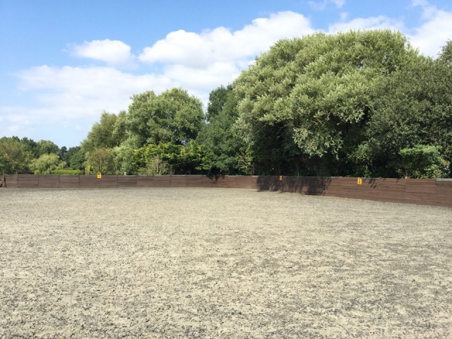  La arena abierta en Willowbrook Riding Center 