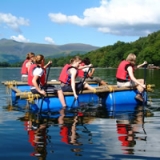 Construcción de balsa en Derwentwater, Keswick 