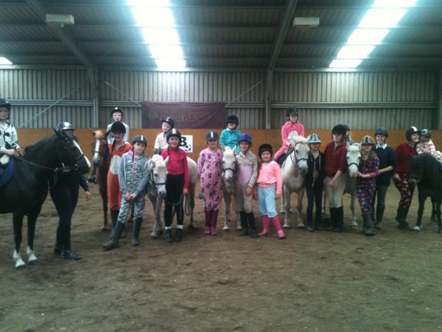  Fiesta de cumpleaños en Hooves & Paws 