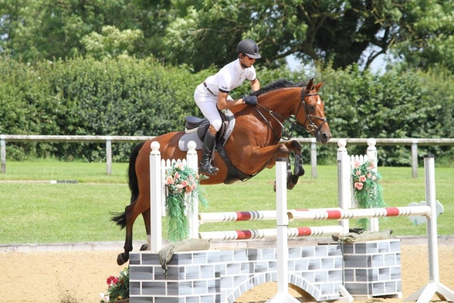  Saltos profesionales en el centro ecuestre Field House Farm 
