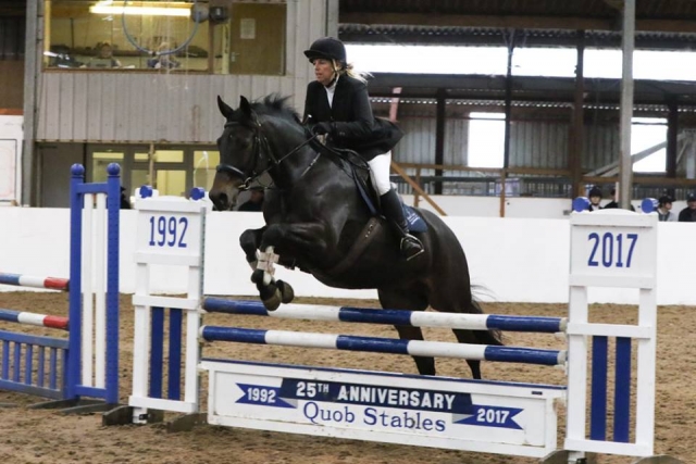  Salto en el Centro Ecuestre Quob Stables 