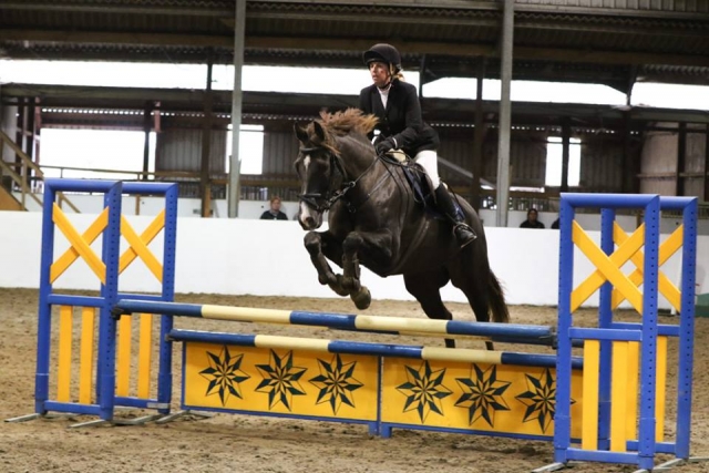  Salto en el Centro Ecuestre Quob Stables 