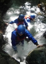  Sube río arriba con nuestras aventuras de barranquismo 