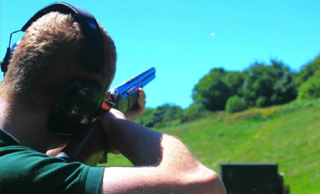  Nuestros objetivos de arcilla vuelan alto en el aire