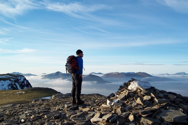 Parado en la cima del mundo