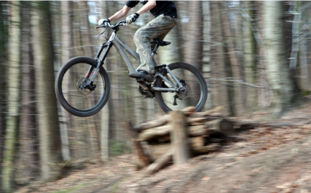 Aventura en bicicleta de montaña