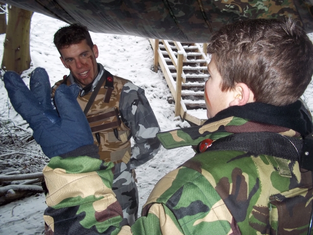  Dos soldados en guerra 