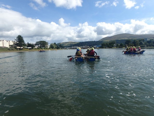  Raft Building es una excelenle alternativa para actividades grupales