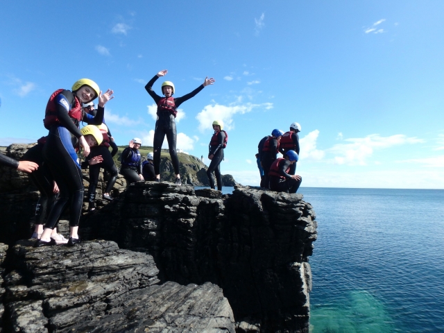  Viva una divertida aventura de coasteering en The Venture Center 