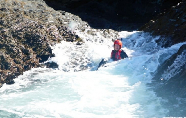  Mojado, salvaje, divertido en las rocas