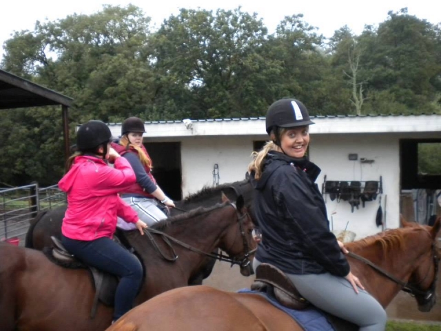  Aprende a subir a caballo con nosotros 