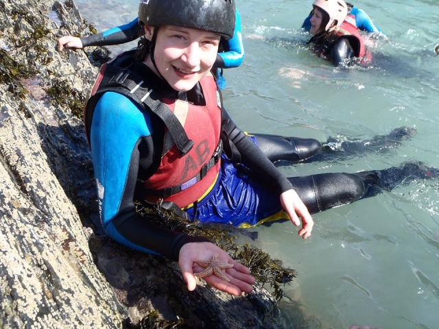  chico con estrella de mar 