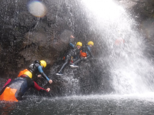  Venga con nosotros y diviértele 