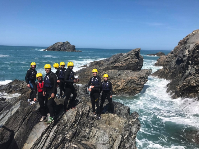  Diviértele con las sesiones de coasteering 