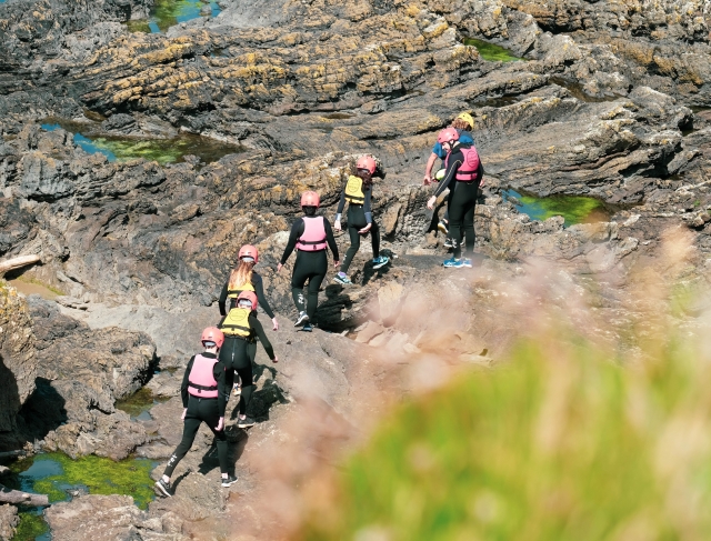  Coasteering 