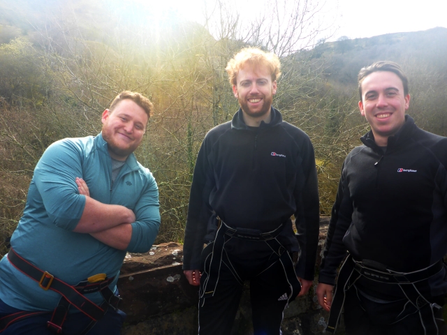  Amigos compartiendo esta experiencia de rappel 