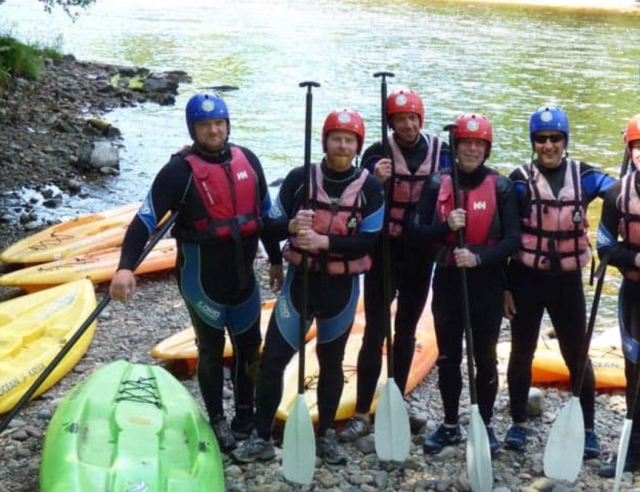  Nuestros increíbles clientes siempre felices en Splash While Water Rafting 