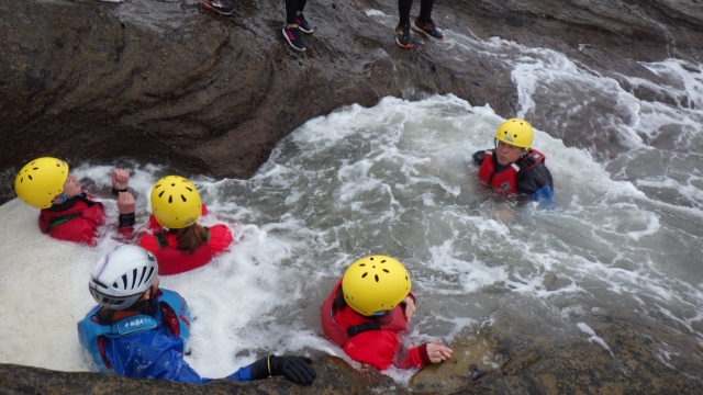  Disfruta de su aventura de coasteering 