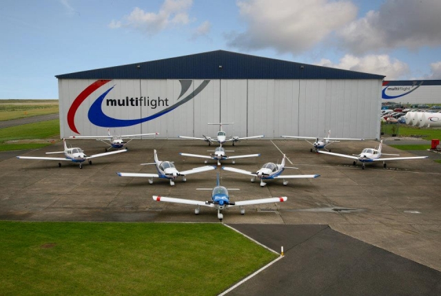  Gran variedad de aviones en vuelos de aviones multiflight 