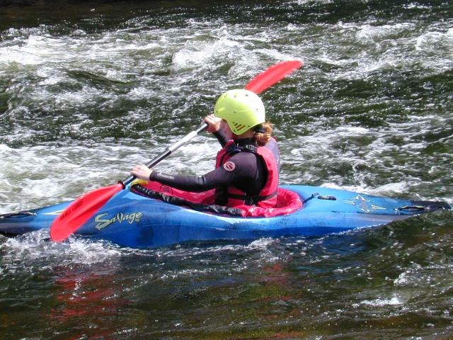  Un poco de kayak en aguas brava 