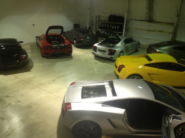  Dentro del garaje 