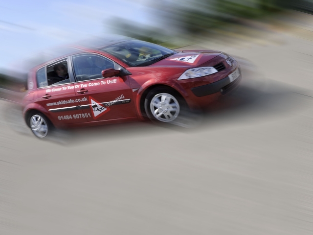  SKID 1 Vehículo antideslizanle especialmenle adaptado 